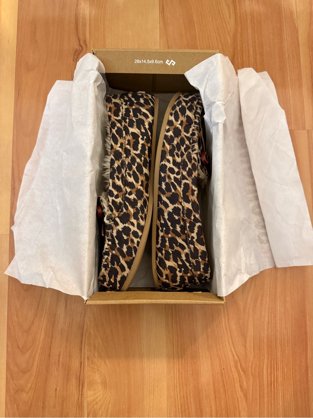 Cushionaire women’s leopard print slippers - size 6.5